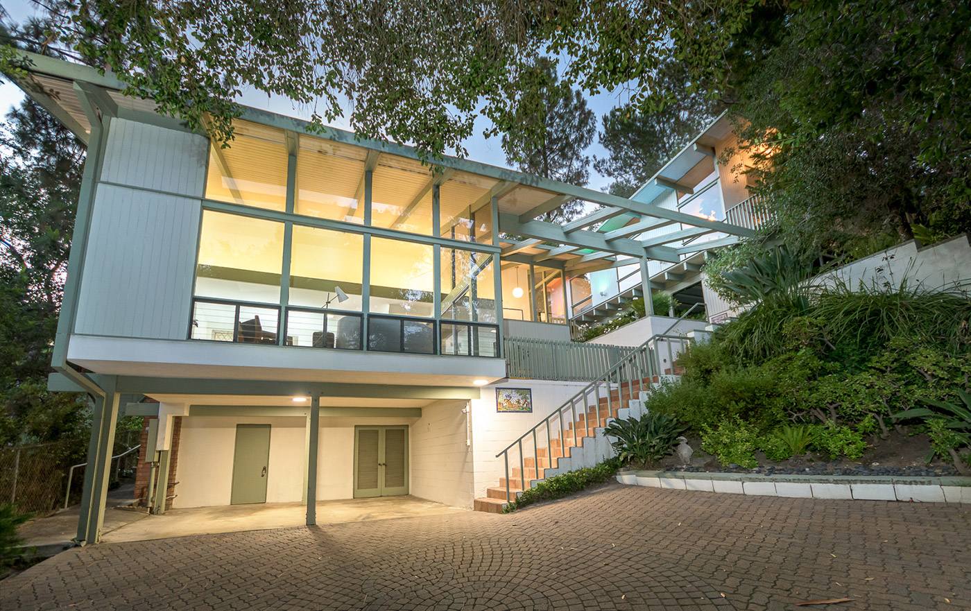 1437 Hillside Drive exterior